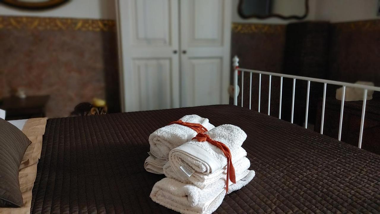 Appartamento A Centro Storico Di คาตาเนีย ภายนอก รูปภาพ